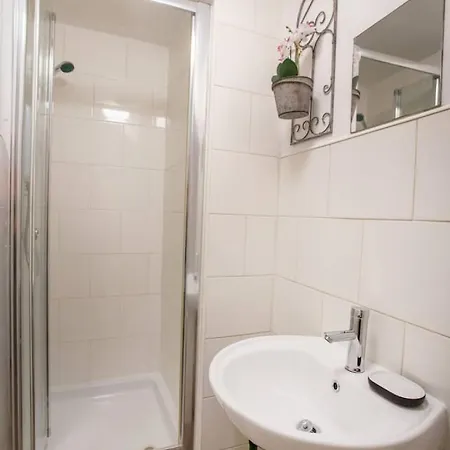 Sunnyside 2 - Contractor Long By Shortstayuk