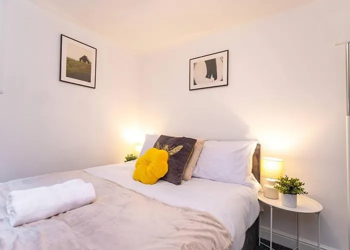 Sunnyside 2 - Contractor Long By Shortstayuk Bristol