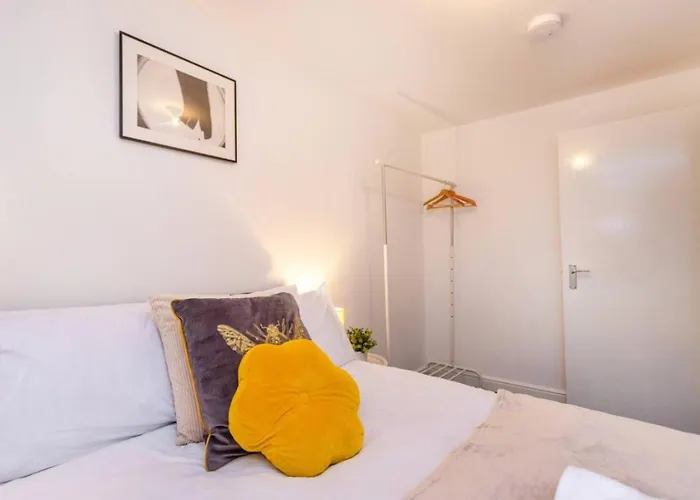 Sunnyside 2 - Contractor Long By Shortstayuk Bristol