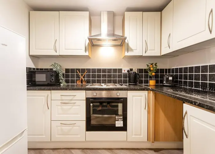 Sunnyside 2 - Contractor Long By Shortstayuk Bristol